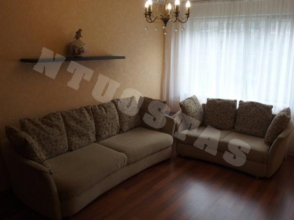 Parduodamas šviesus ir šiltas 3 kambarių butas Statybininkų pr.