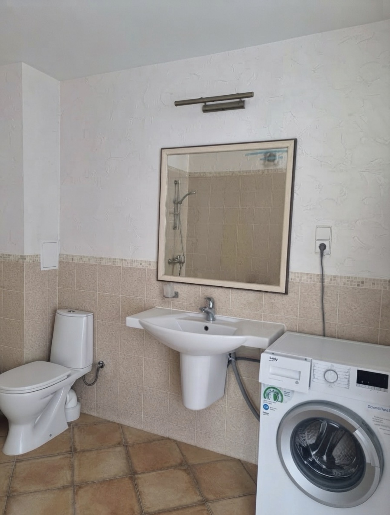 POILSIO ERDVĖ PUŠŲ APSUPTYJE, VISAI ŠALIA JŪROS – GIRULIAI
