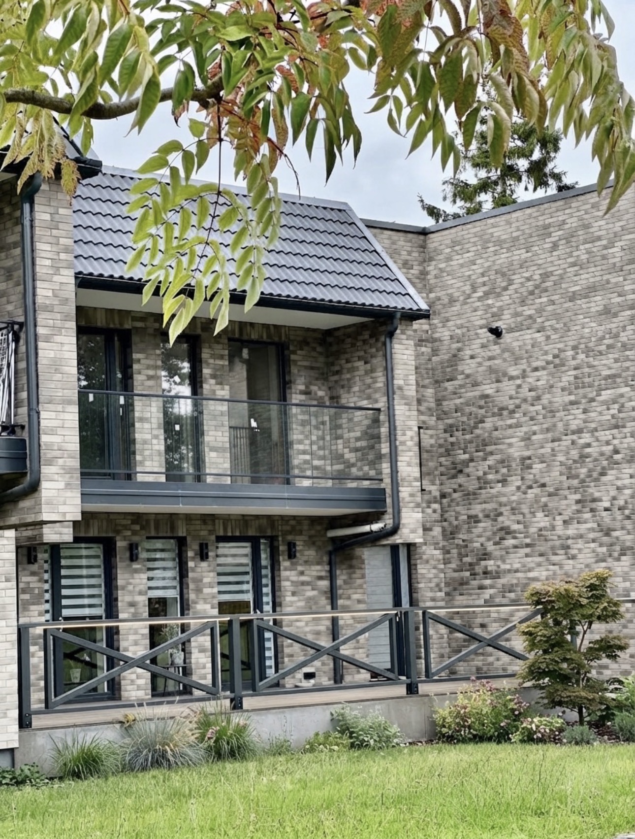 POILSIO ERDVĖ PUŠŲ APSUPTYJE, VISAI ŠALIA JŪROS – GIRULIAI